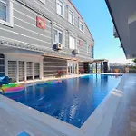 Avullar Palace Hotel *